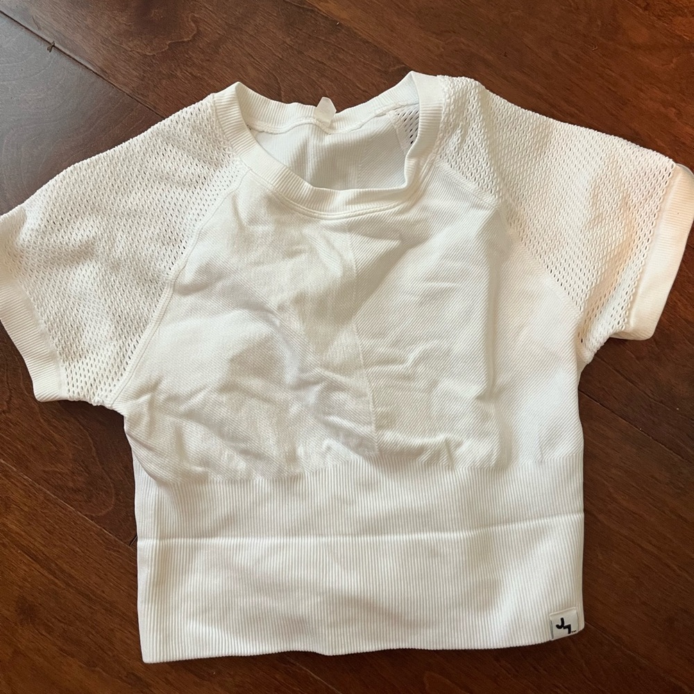 White croppped athletic Shirt